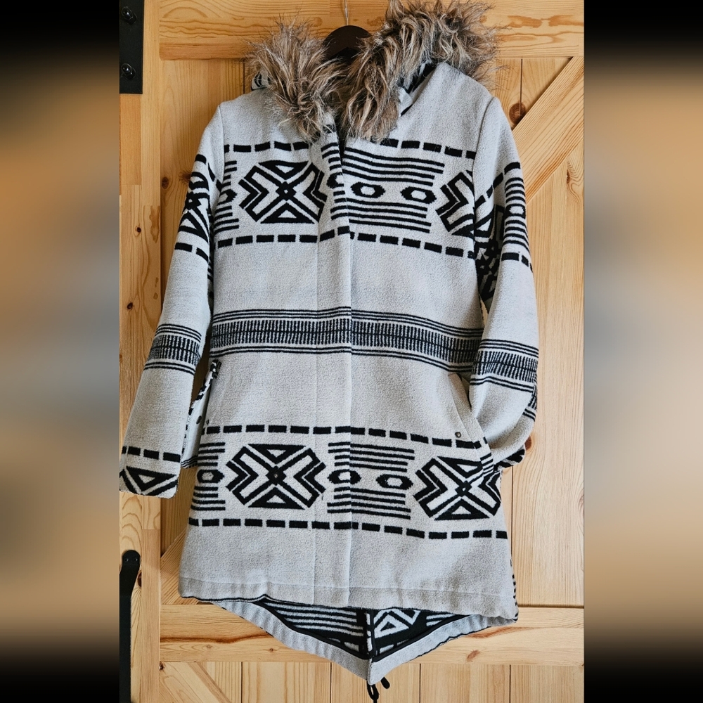 BB DAKOTA Steve Madden southwestern coat faux fur hood Aztec